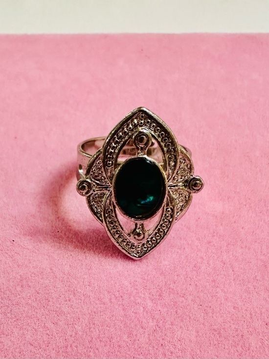 Jewelry - Silver Tone Green Stone Vintage Style Adjustable Ring